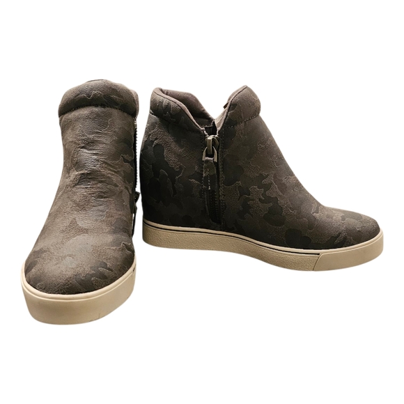 Sugar Gray Camouflage Women's Sneakers - Picture 1 of 5